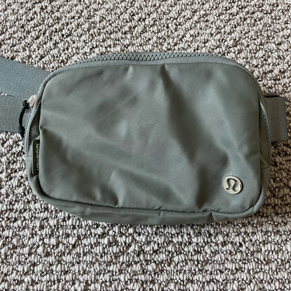 Lululemon belt bag extended strap Olive/Sage